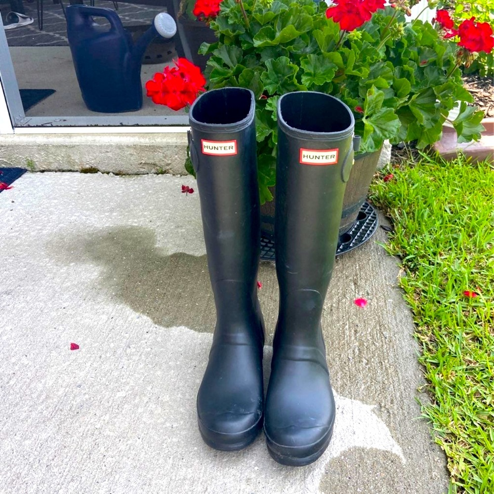 Hunter Rain Boots Tall Black size 8